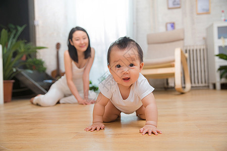中国孩子居家年轻妈妈和宝宝背景