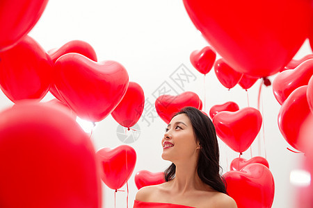 心形关爱浪漫青年女人和气球图片