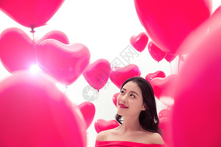 传统庆祝浪漫青年女人和气球图片