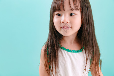 东亚摄影关爱小女孩的可爱表情图片