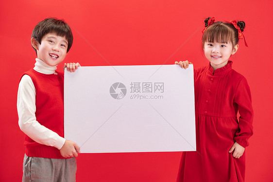 天真春节希望两个小朋友拿着白板图片