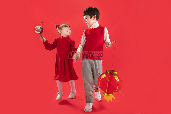 庆祝文化两个小朋友拿着红灯笼图片