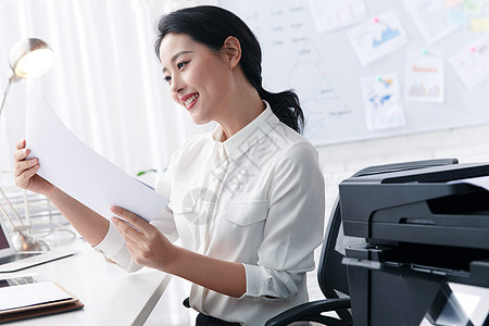 企业环境办公室行政人员青年商务女人使用打印机背景