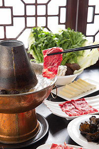 火锅筷子老北京美味羊肉火锅和食材背景