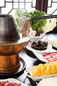 团圆饭老北京美味羊肉火锅和食材背景