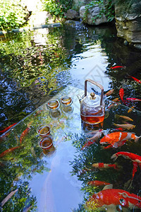 玻璃制品锦鲤池塘茶具图片