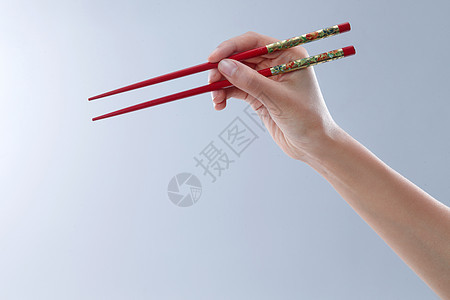 餐饮手拿筷子图片