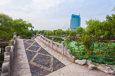 河流水面都市风光图片