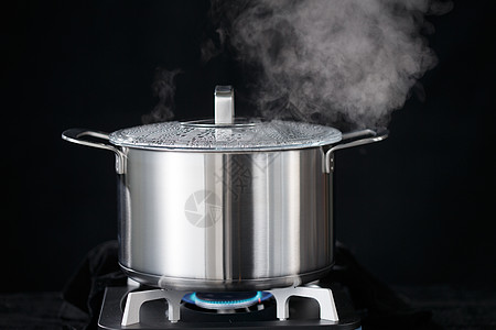 炊具现代准备食物燃气灶和炖锅图片