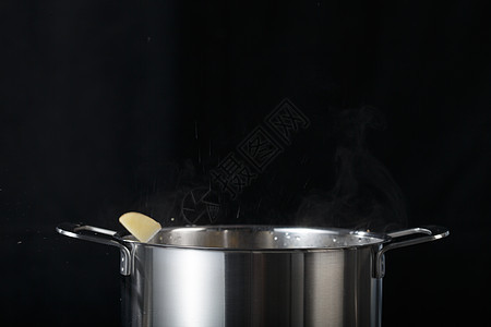 水平构图烹调热炖锅图片