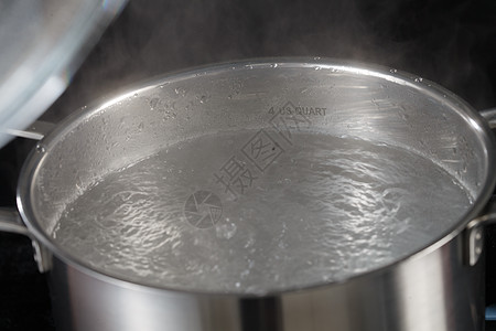 准备食物不锈钢开水沸水图片