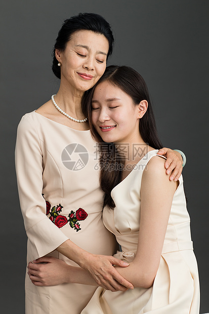 裙子亚洲人成年人幸福母女图片