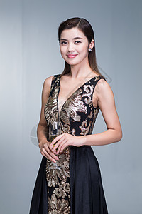 漂亮的人亚洲香槟酒身穿晚礼服的优雅女图片