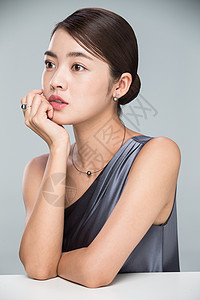 脸珠宝亚洲人漂亮的青年女人的肖像图片