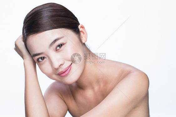 自信亚洲人时尚青年女人妆面肖像图片