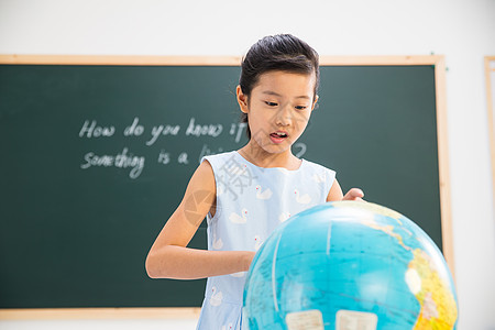 女孩希望信心小学女生在教室里图片