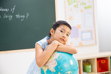 半身像几何形状童年小学女生在教室里图片