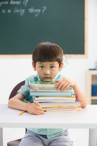 沮丧坐着在校生小学生在教室图片