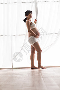 亚洲微笑站着幸福的孕妇图片