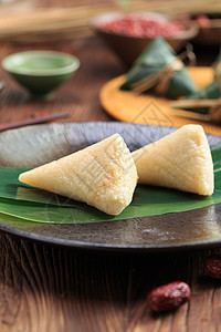传统节日美食白米粽子图片