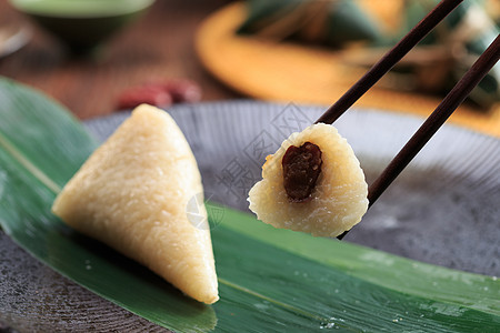 传统节日美食红枣白米粽子图片
