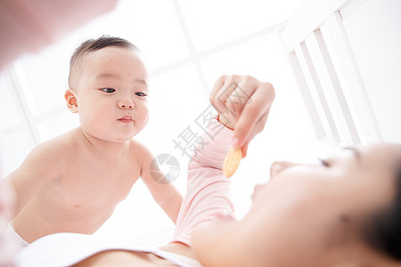 儿童希望健康食品母子营养可爱的男婴吃辅食背景