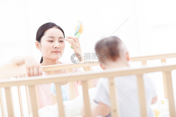 幼儿妈妈和宝宝玩耍图片