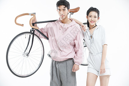 欢乐青年伴侣时尚青年情侣骑自行车图片