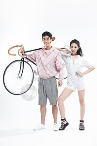 25岁到29岁亚洲侧面视角青年情侣骑自行车图片