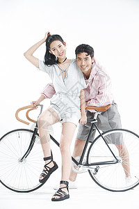 彩色图片摄影造型青年情侣骑自行车高清图片