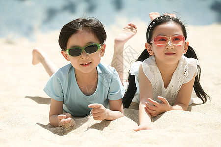 儿童太阳镜海滩游乐场儿童在户外玩耍背景