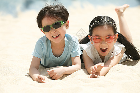 海滩游乐场儿童在户外玩耍图片