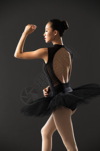 旋转挑战仅一个青年女人青年女人在跳芭蕾舞图片
