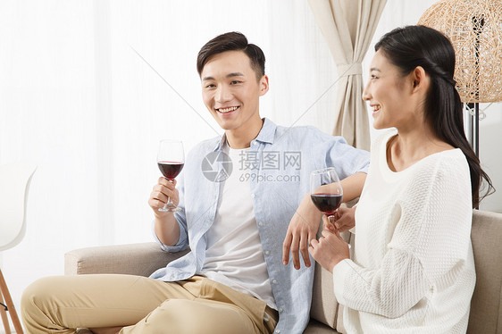 含酒精饮料男朋友青年夫妇青年情侣喝红酒图片