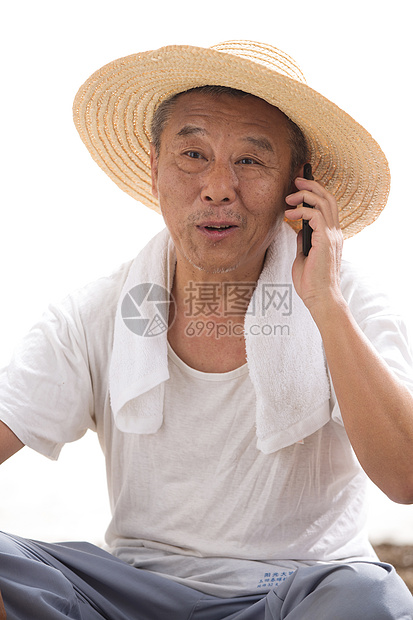 老年人老农民打电话图片