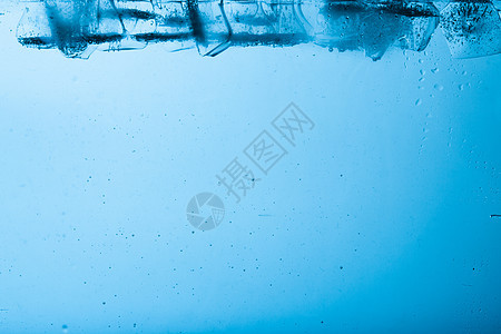 寒冷的透明透明度冰块图片