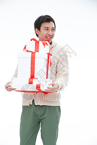 圣诞节消费丰富拿着礼品盒的年轻男人图片