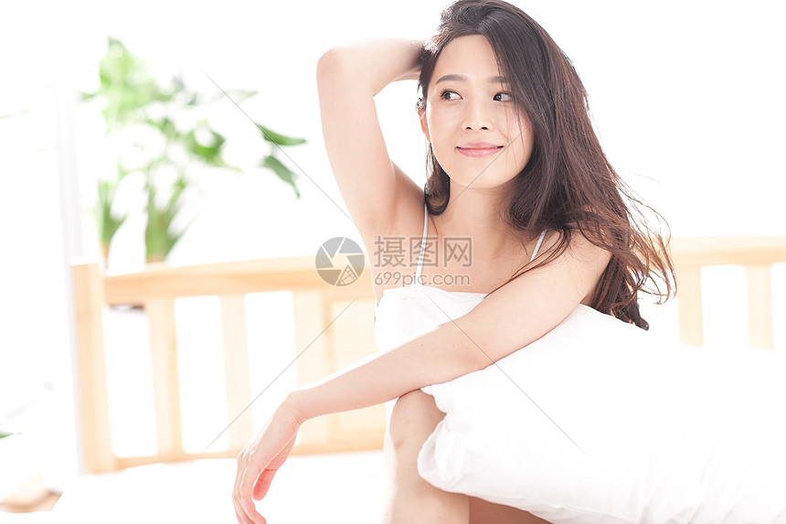 仅一个女人亚洲漂亮的人漂亮的青年女人在卧室图片
