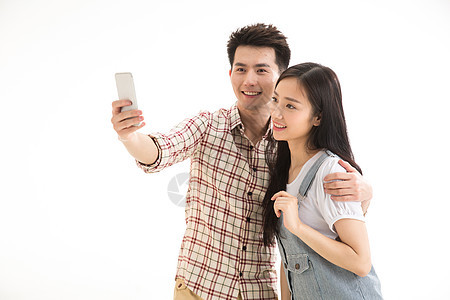 东方人文化青年情侣用手机拍照图片