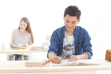 责任文化自信影棚拍摄相伴年轻的大学生在学习背景