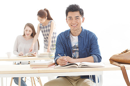 美女白昼青年男人年轻的大学生在学习图片