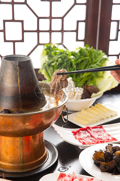 食品烹调垂直构图涮羊肉图片