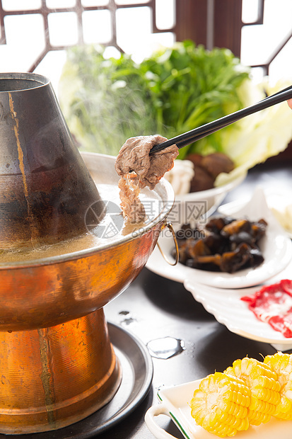 团圆饭户内餐馆涮羊肉图片