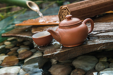 亚洲白昼水平构图茶壶和竹简图片