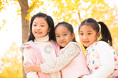 可爱的学龄儿童亚洲人欢乐的小女孩在户外玩耍图片