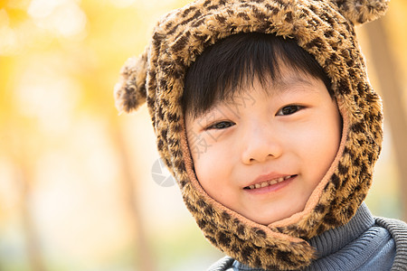 彩色图片度假摄影小男孩在户外玩耍图片