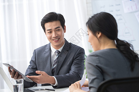 办公室职员青年商务男女在办公图片