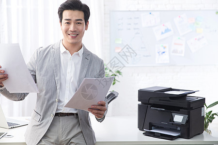 办公室职员现代亚洲青年商务男人在办公图片