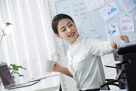 现代彩色图片青年人青年商务女人在办公图片