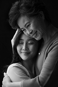 拥抱东亚女儿幸福母女图片